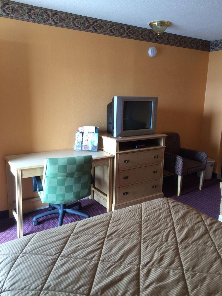 Hutchinson Inn Екстер'єр фото