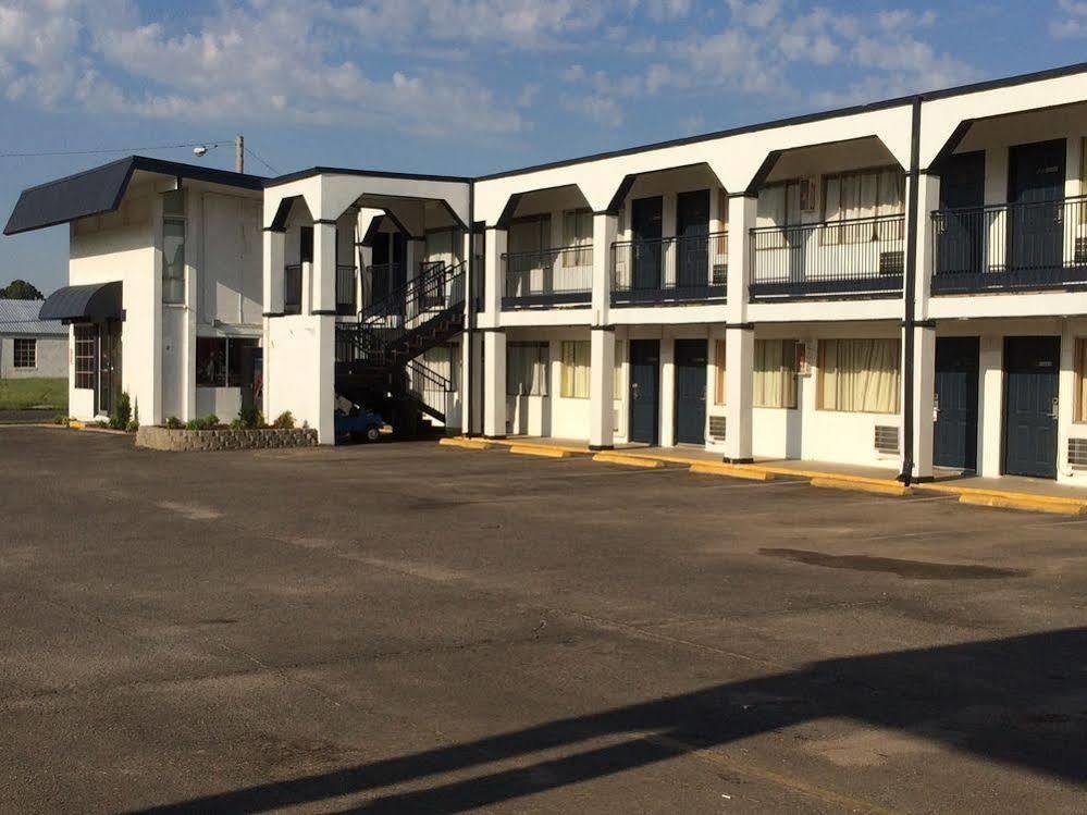 Hutchinson Inn Екстер'єр фото