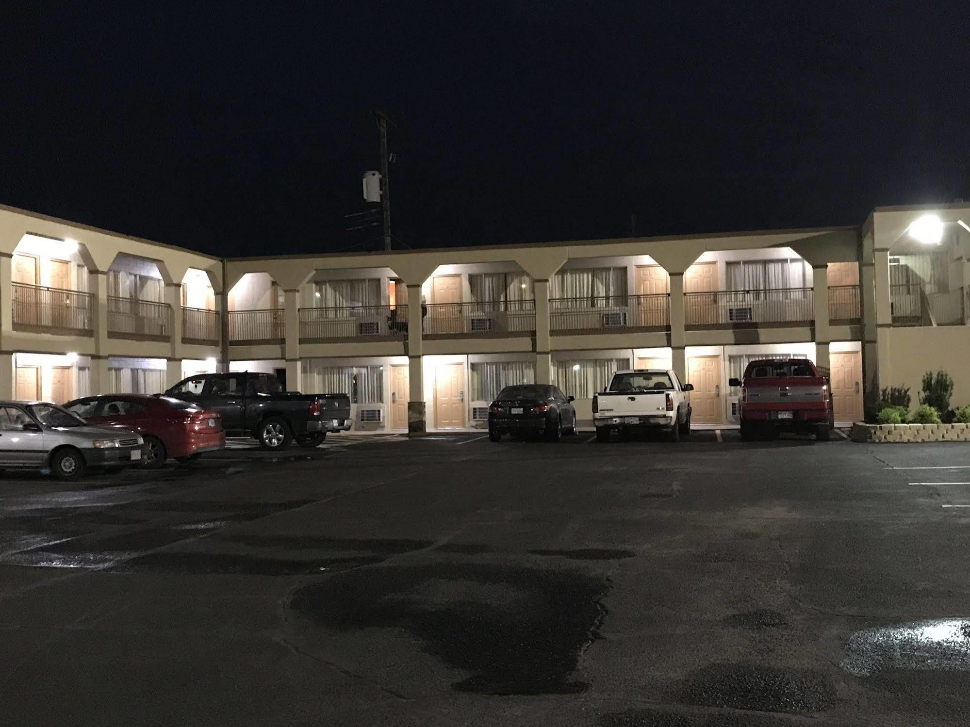 Hutchinson Inn Екстер'єр фото