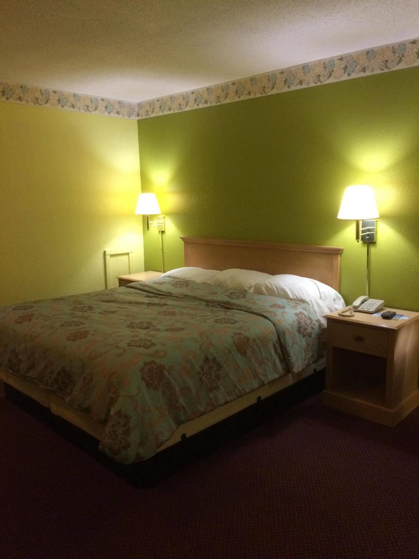 Hutchinson Inn Екстер'єр фото