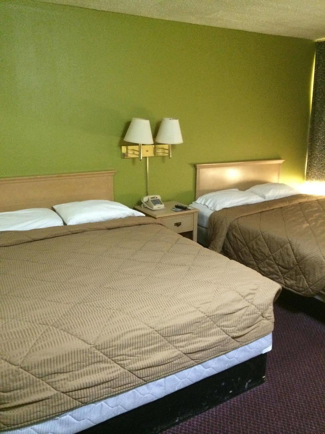 Hutchinson Inn Екстер'єр фото