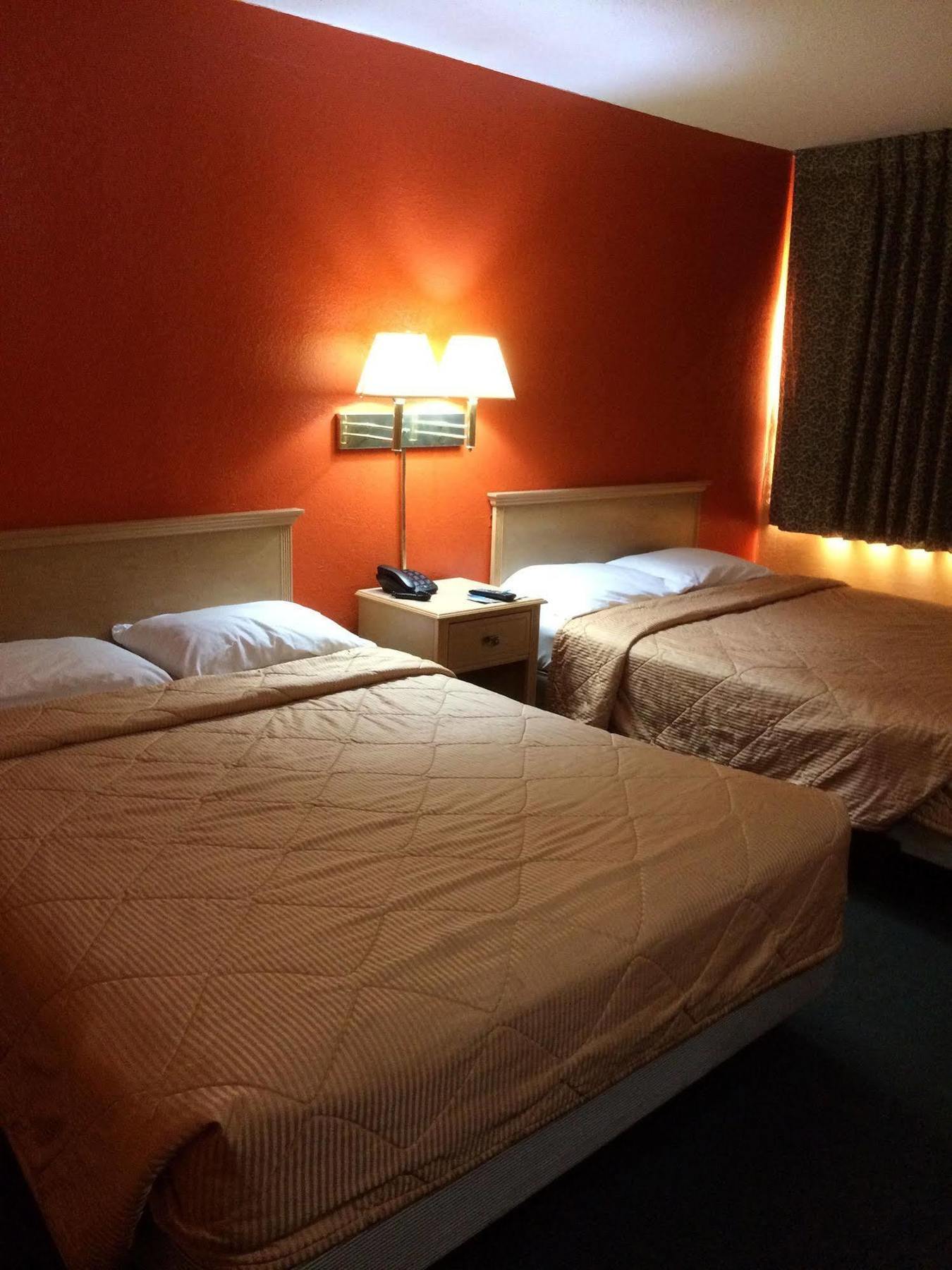 Hutchinson Inn Екстер'єр фото