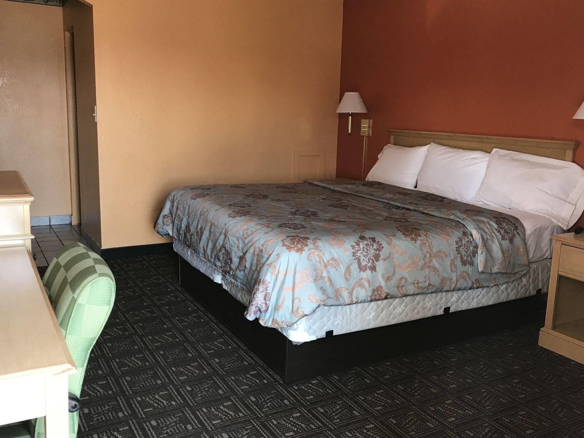 Hutchinson Inn Екстер'єр фото