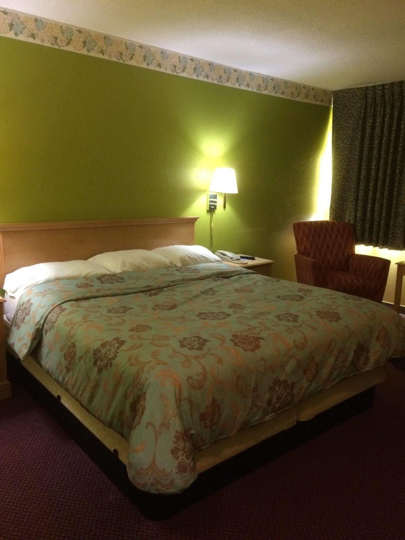 Hutchinson Inn Екстер'єр фото