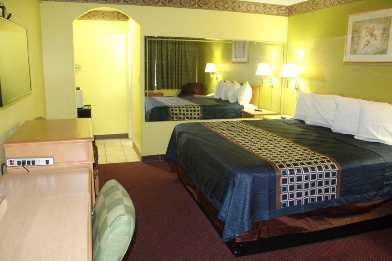 Hutchinson Inn Екстер'єр фото