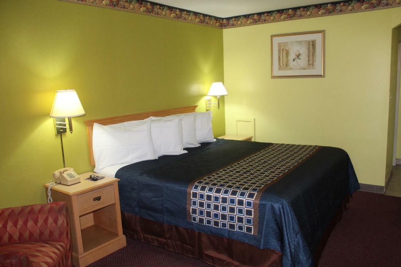 Hutchinson Inn Екстер'єр фото