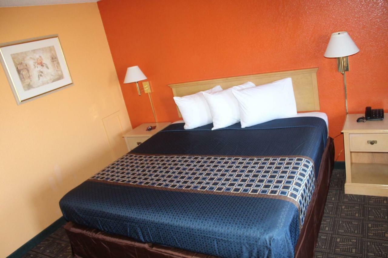 Hutchinson Inn Екстер'єр фото