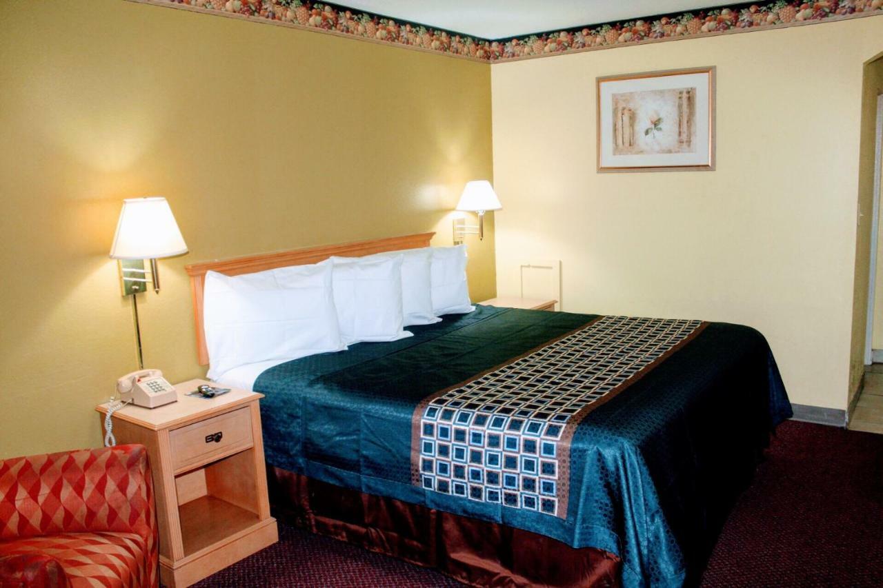 Hutchinson Inn Екстер'єр фото