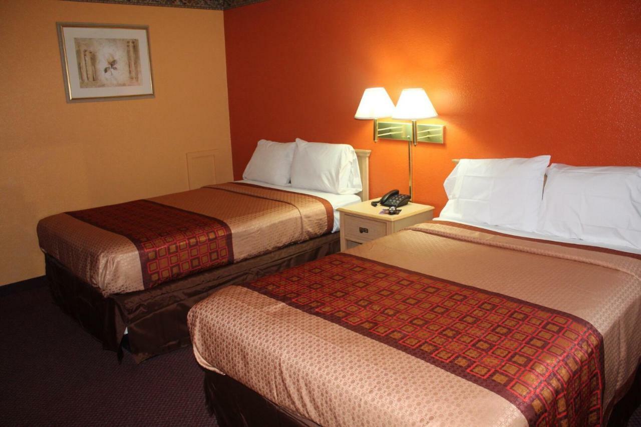 Hutchinson Inn Екстер'єр фото