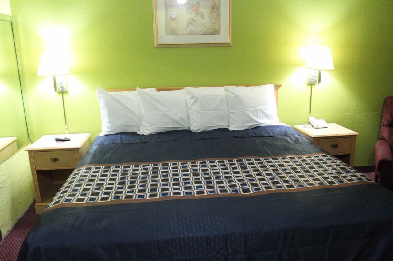 Hutchinson Inn Екстер'єр фото