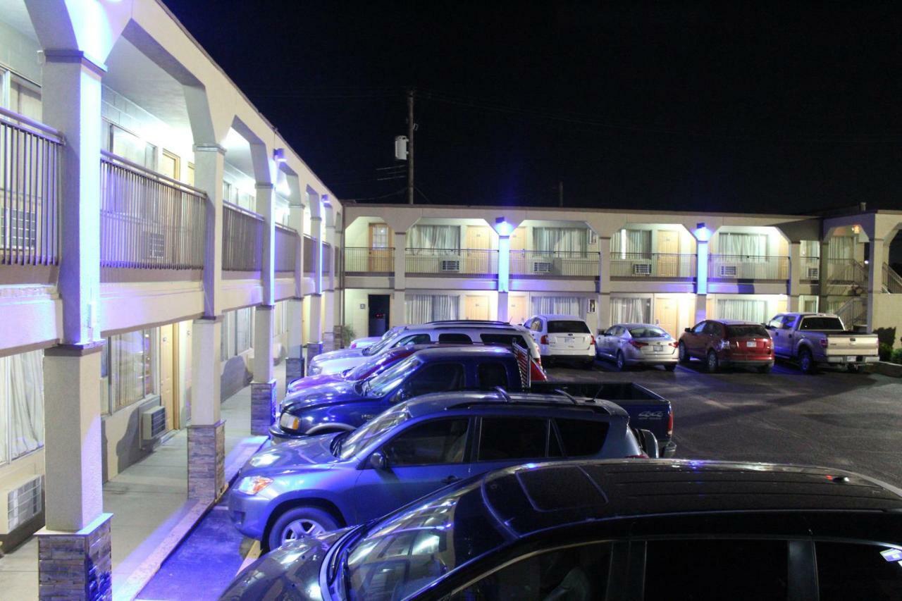 Hutchinson Inn Екстер'єр фото