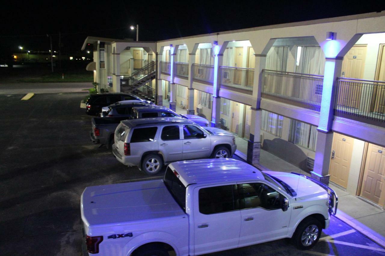 Hutchinson Inn Екстер'єр фото